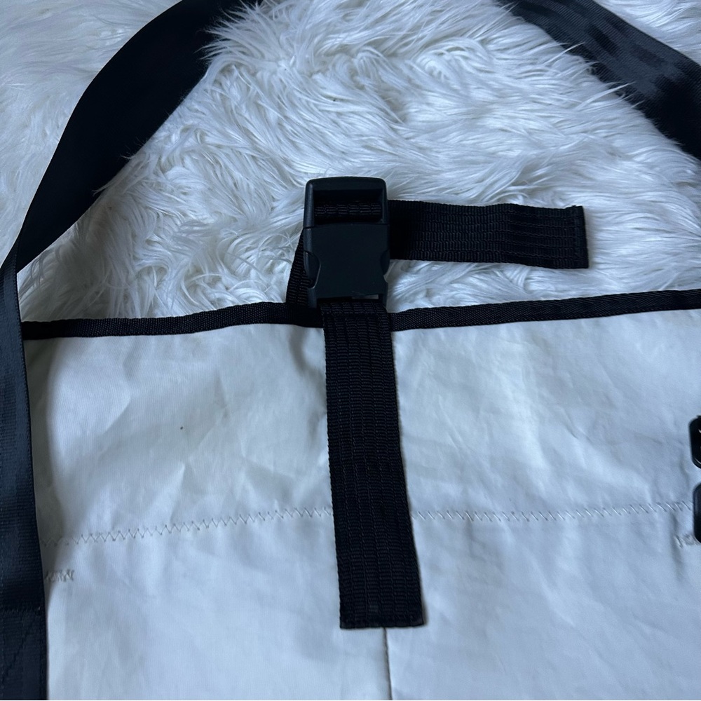 Klein & More Design 360 Sailboat Recycled Large Crossbody Bag White/ Blue - Picture 8 of 14